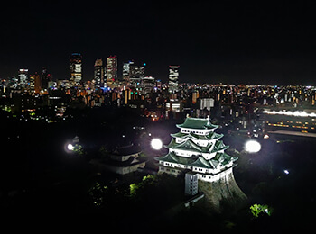 名古屋城と名古屋の夜景の画像