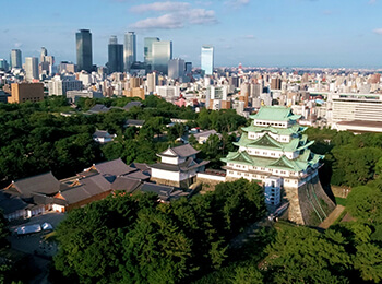 名古屋城と名古屋のまち並みの画像