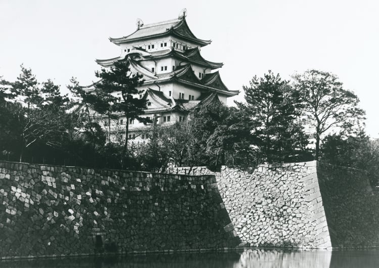 戦災焼失前の天守閣(ガラス乾板写真)の画像