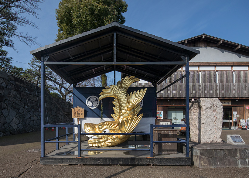 Kinshachi, Golden Tiger-Fish Roof Ornaments